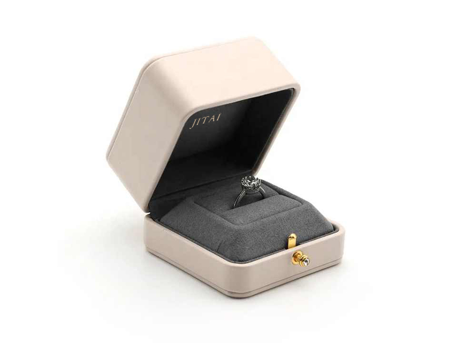 JPB111 engagement ring with box