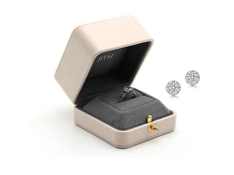 JPB111 engagement ring with box