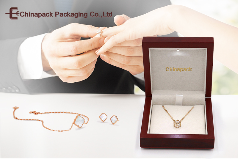 JWB012 wood necklace jewellery packaging